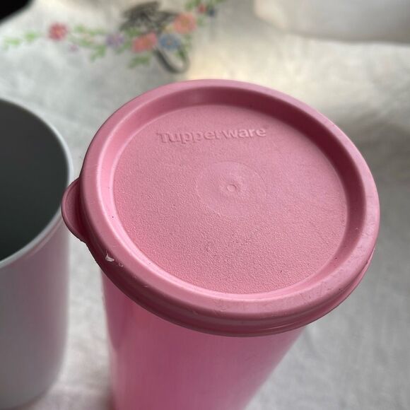 Tupperware lot of 4 assorted glasses one with lid - Picture 6 of 8